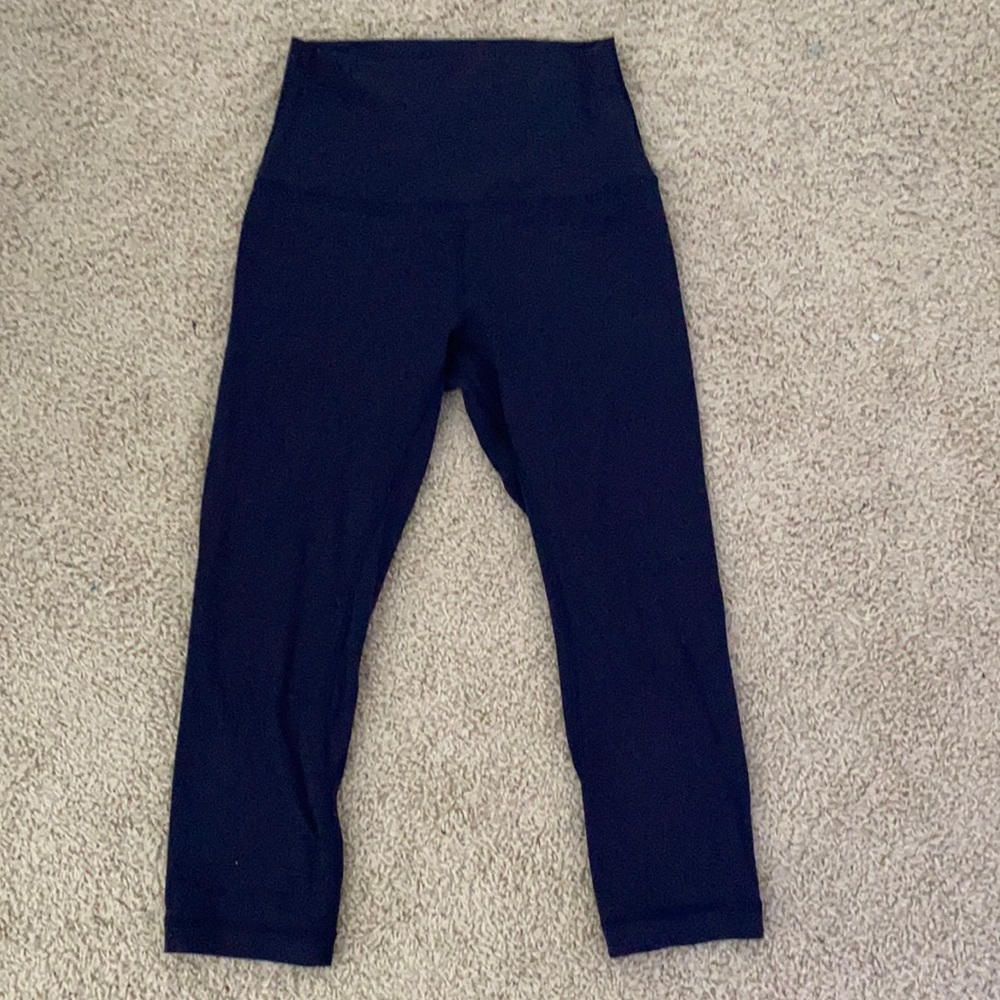 Size 4, navy blue lulu align leggings, 3/4 length